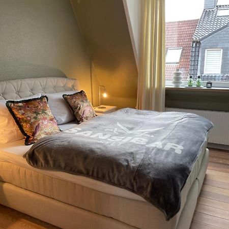 Schoene Grosse 4 Zimmer-Altbauwohnung キール エクステリア 写真