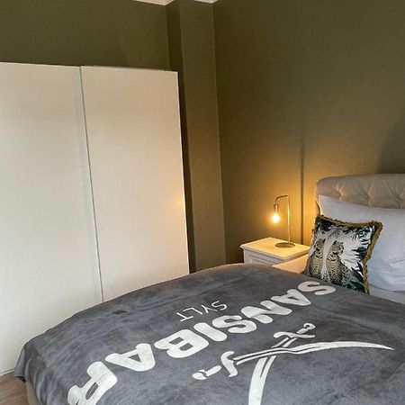Schoene Grosse 4 Zimmer-Altbauwohnung キール エクステリア 写真