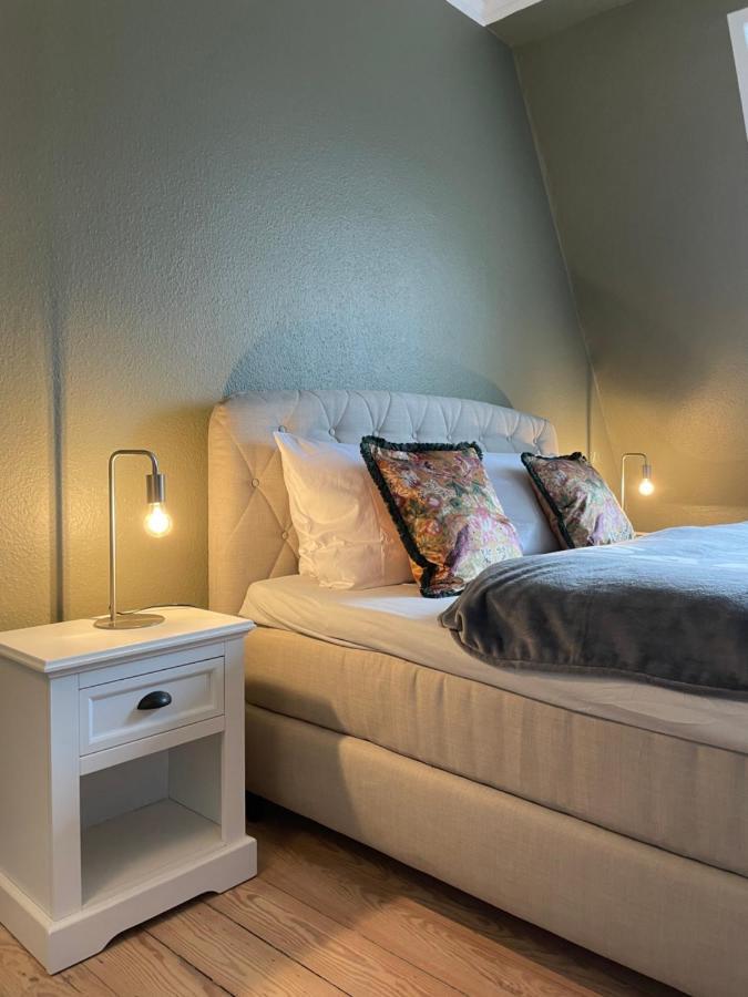 Schoene Grosse 4 Zimmer-Altbauwohnung キール エクステリア 写真