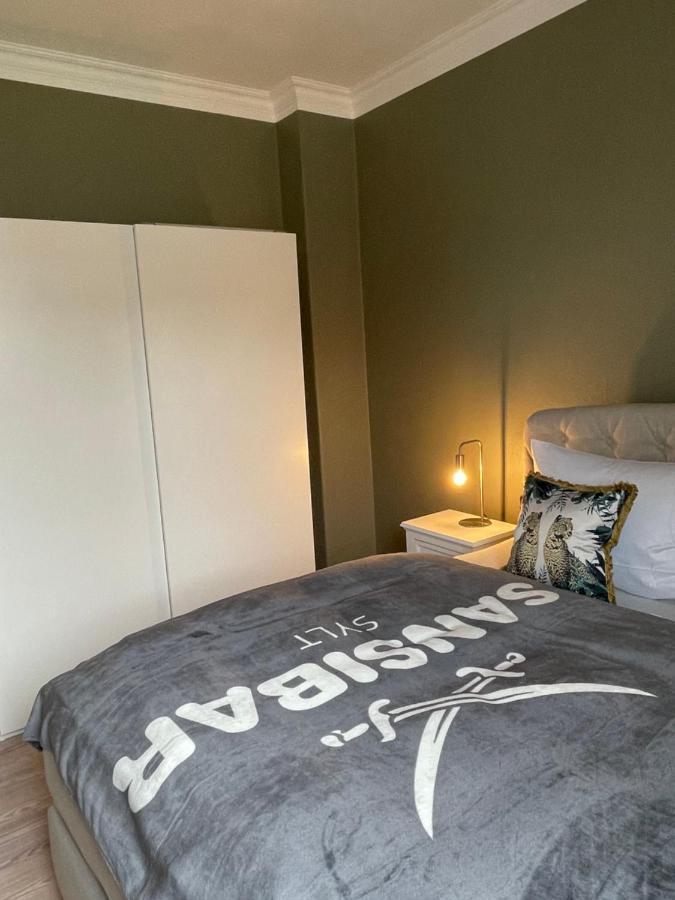 Schoene Grosse 4 Zimmer-Altbauwohnung キール エクステリア 写真