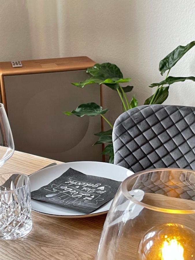 Schoene Grosse 4 Zimmer-Altbauwohnung キール エクステリア 写真